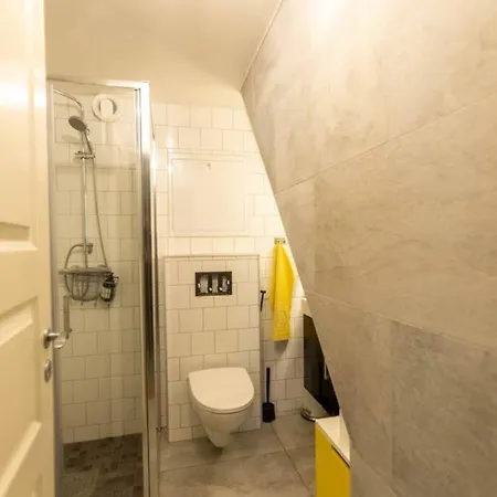 Dinbnb Homes I Cozy Cellar In Historical Cobblestone Street