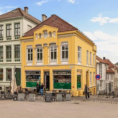 Dinbnb Homes I Cozy Cellar In Historical Cobblestone Street