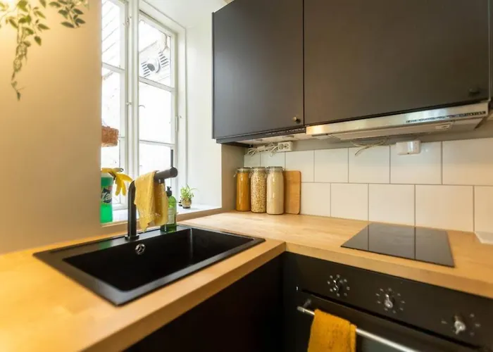 Dinbnb Homes I Cozy Cellar In Historical Cobblestone Street