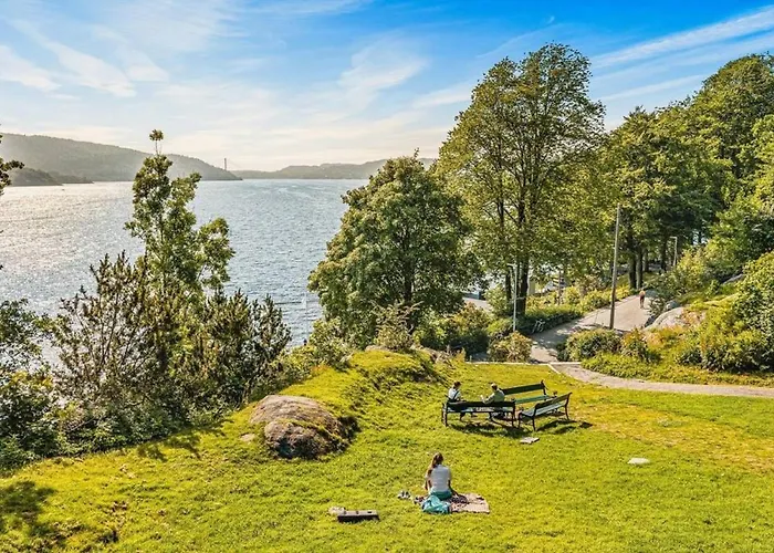 Dinbnb Homes I Cozy Cellar In Historical Cobblestone Street