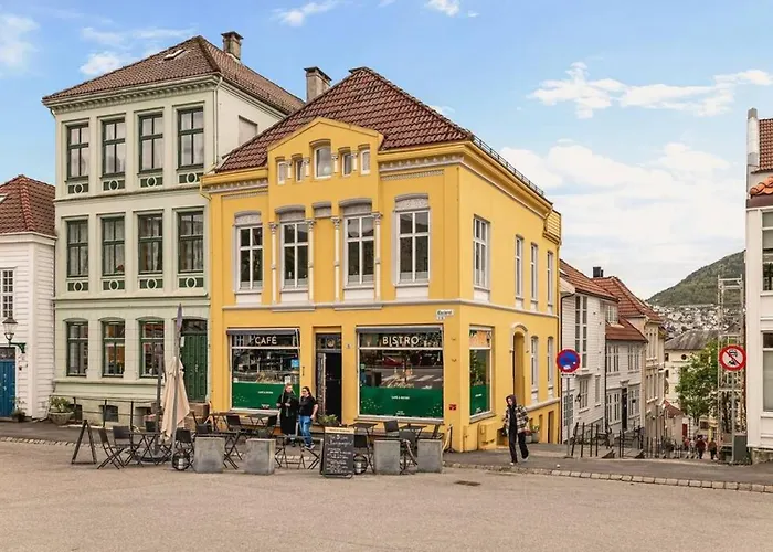 Dinbnb Homes I Cozy Cellar In Historical Cobblestone Street